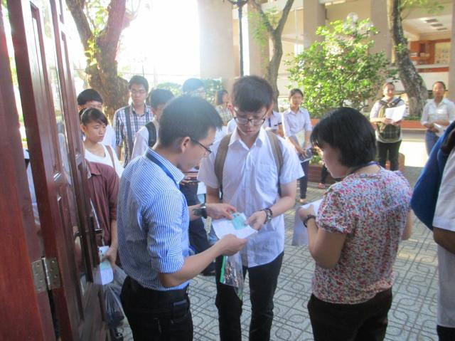 Nhiều thí sinh đặc biệt trong ngày thi đầu tiên ảnh 1